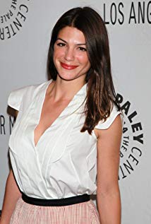 How tall is Genevieve Padalecki?